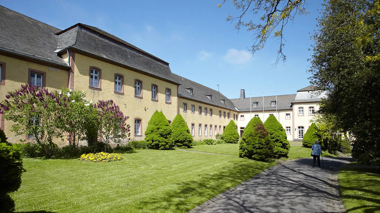 DE3MEA Klostersteinfeld Aussen Kloster Steinfeld